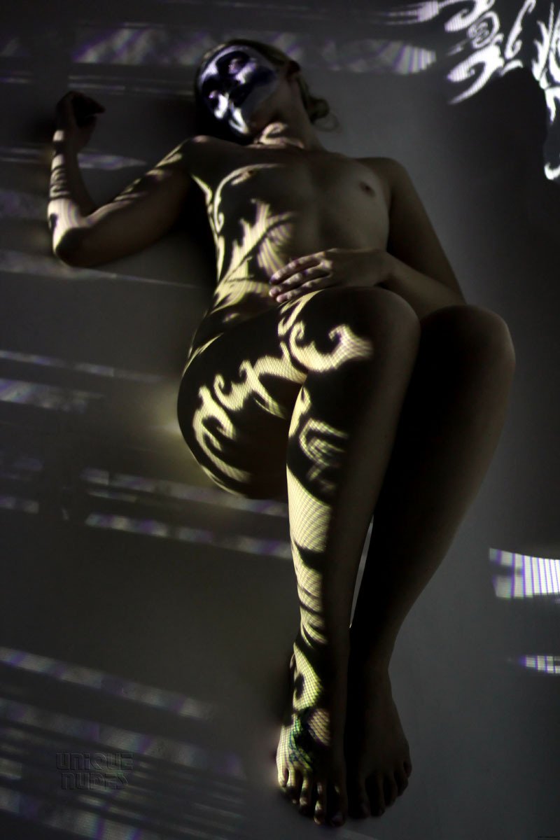 Death & Beauty. The #ArchivePicOfTheDay photographed by Unique Nudes